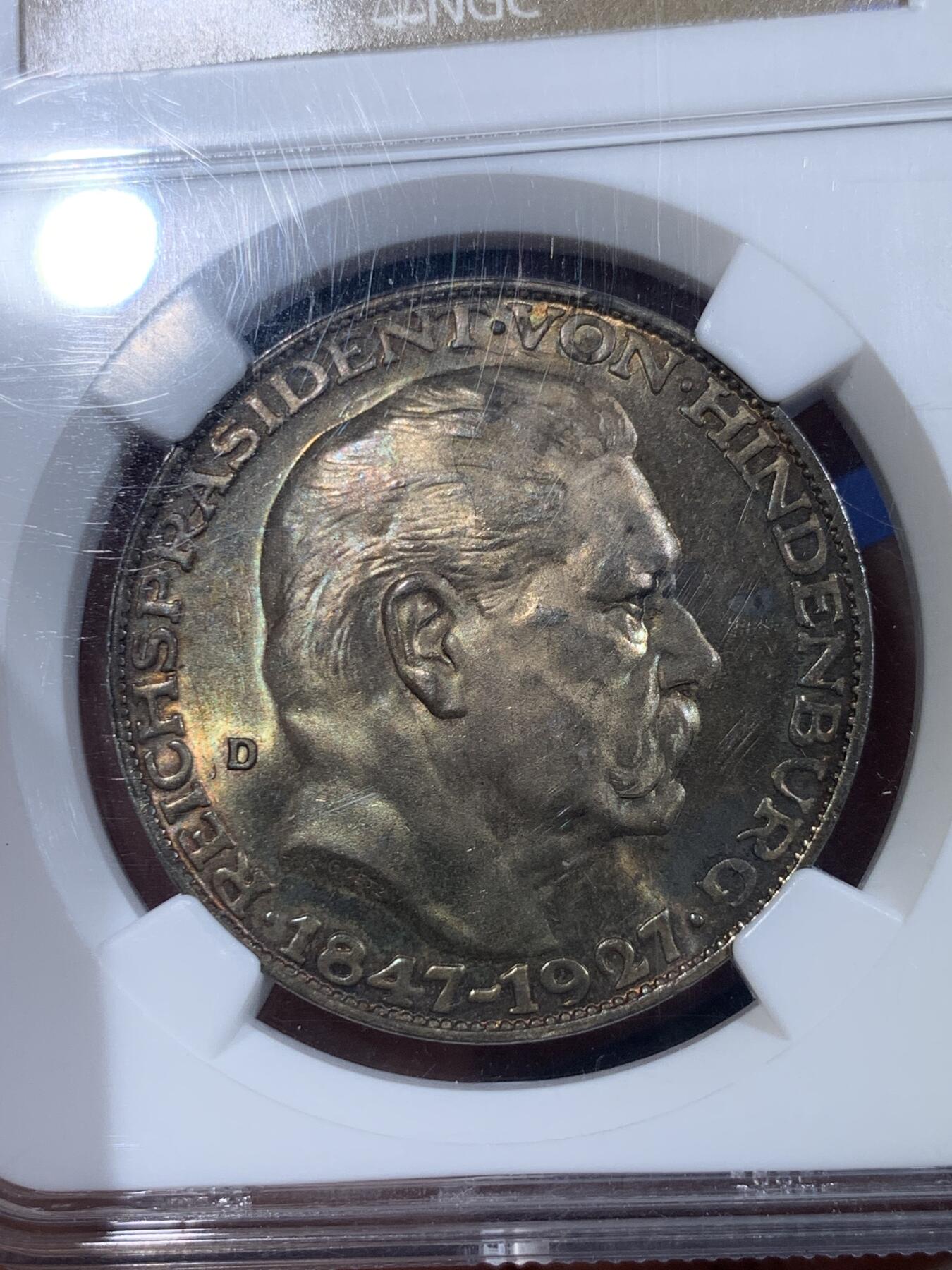 《竞宝斋》第433场 周日，周一 2场连拍 （全场包邮） NGC MS64 德国1927年兴登堡80大寿银质币章，卡尔哥茨经典品种。很少见的老N盒评级章，双面重五彩，底板丝滑如镜，严重低评。实物上手超赞，分数难以描绘的绝佳状态