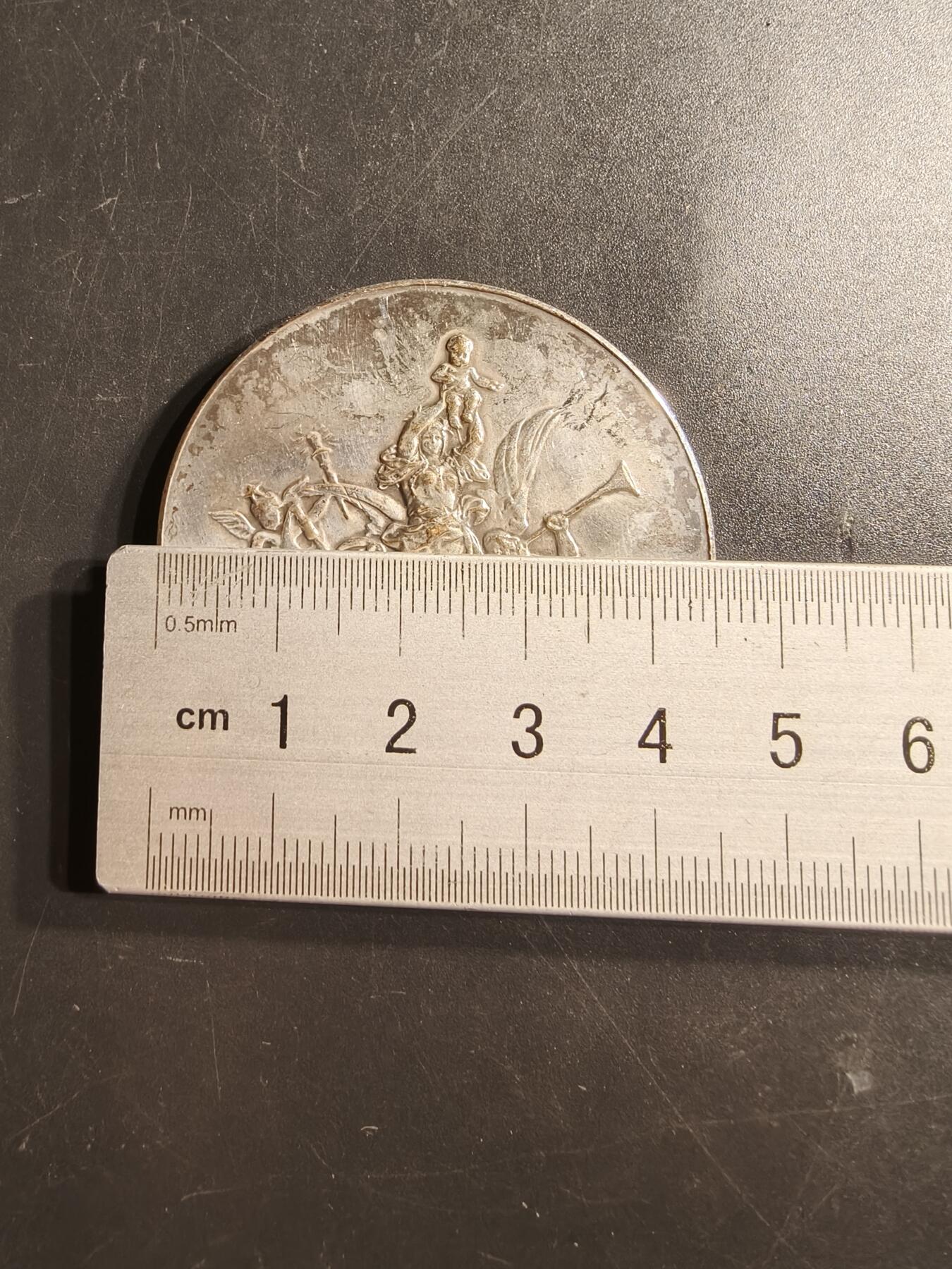 老王徽章第159期  法国费康普婴儿大赛镀银大铜章    直径46mm.    重量45.6g