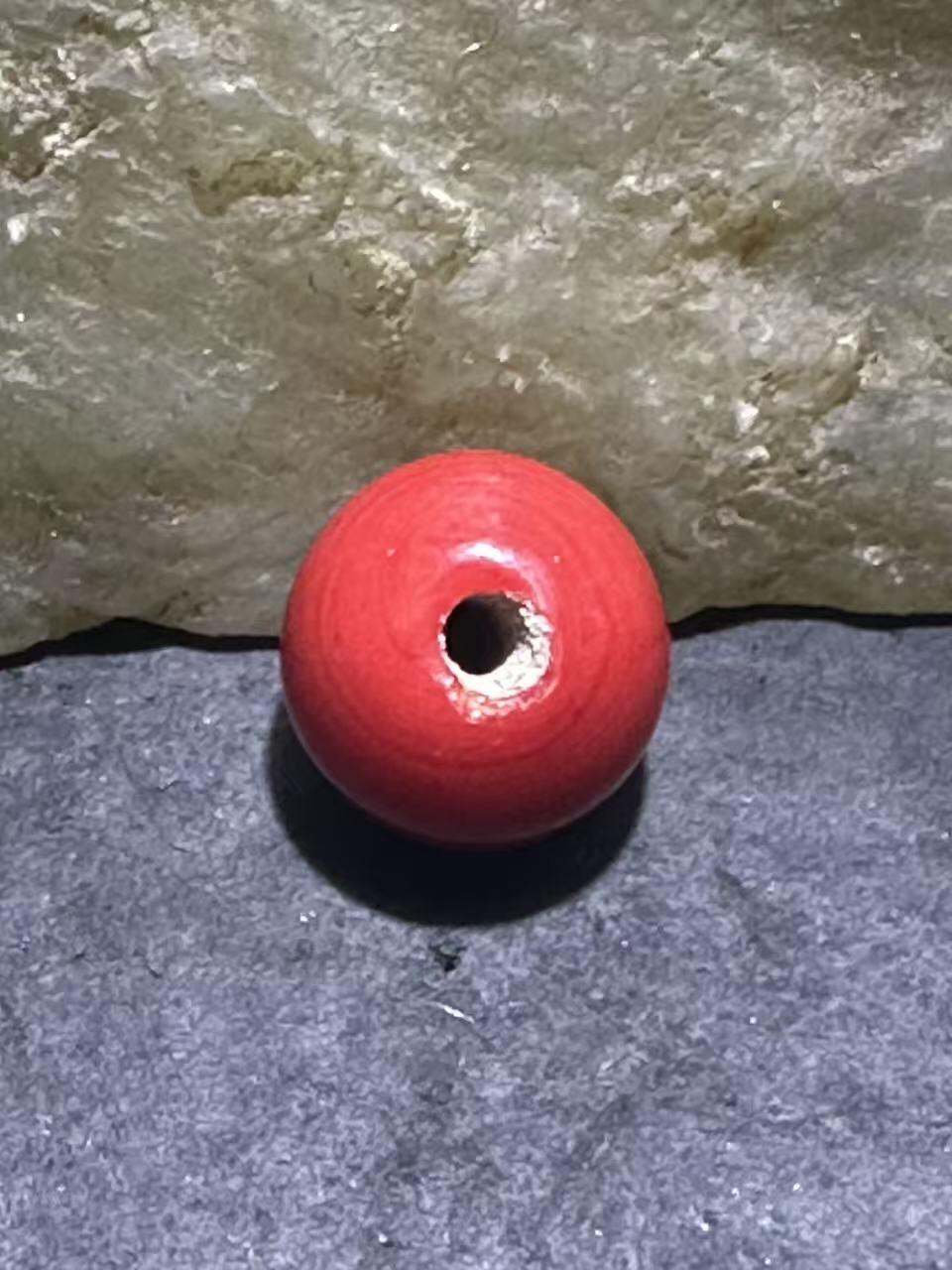 建国前后库存雪巴琉璃苹果珠一颗，。