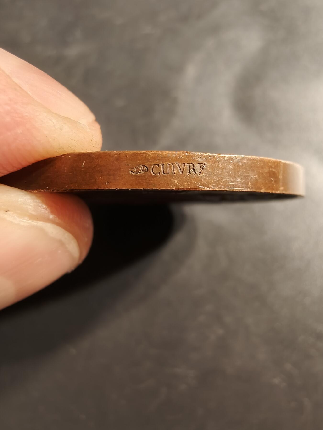 老王徽章第159期 法国卢维耶农业协会大铜章    cuivre铜标     直径46mm.   重量45.3g
