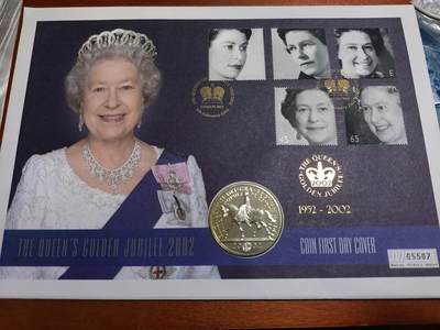 长老汇蛇年精选第六十八场拍卖 - 2002英国女王在位50周年邮币封首日封，含1枚同主题5英镑铜镍币，戎装骑马图