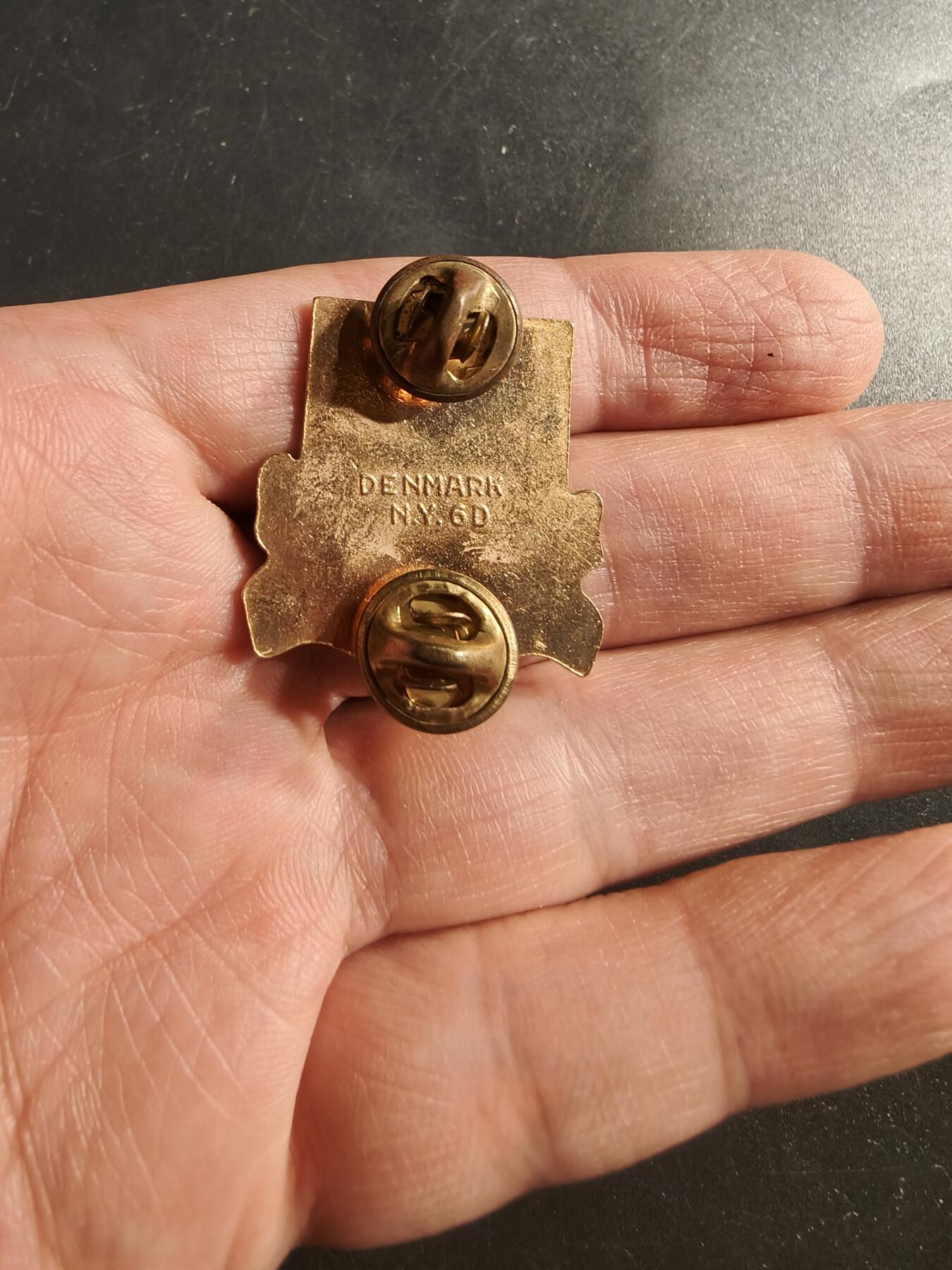老王徽章第159期 美国陆军安全局学校证章     铜质珐琅    早期大尺寸30mm