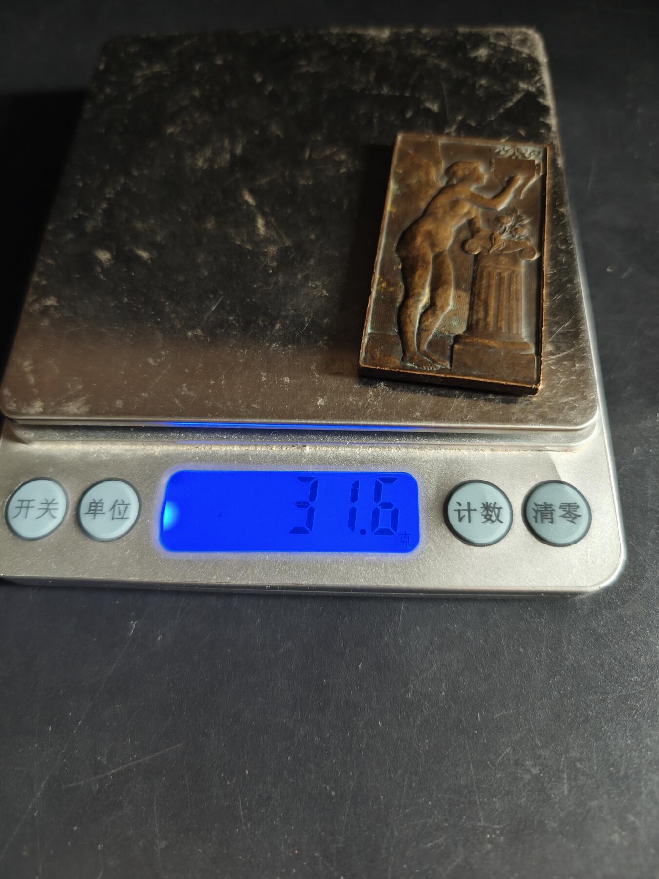 老王徽章第159期  法国天使方形大铜章    尺寸53×28mm.    重量31.6g