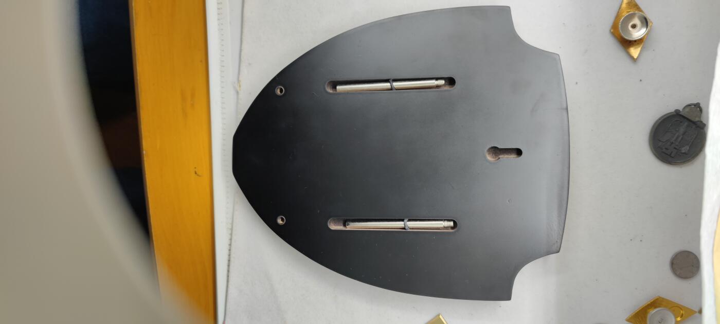 红色经典收藏拍卖专场第28期 库存品相 辽宁舰盾章带原盒  出访纪念品  不含笔记本电脑  可挂 可摆