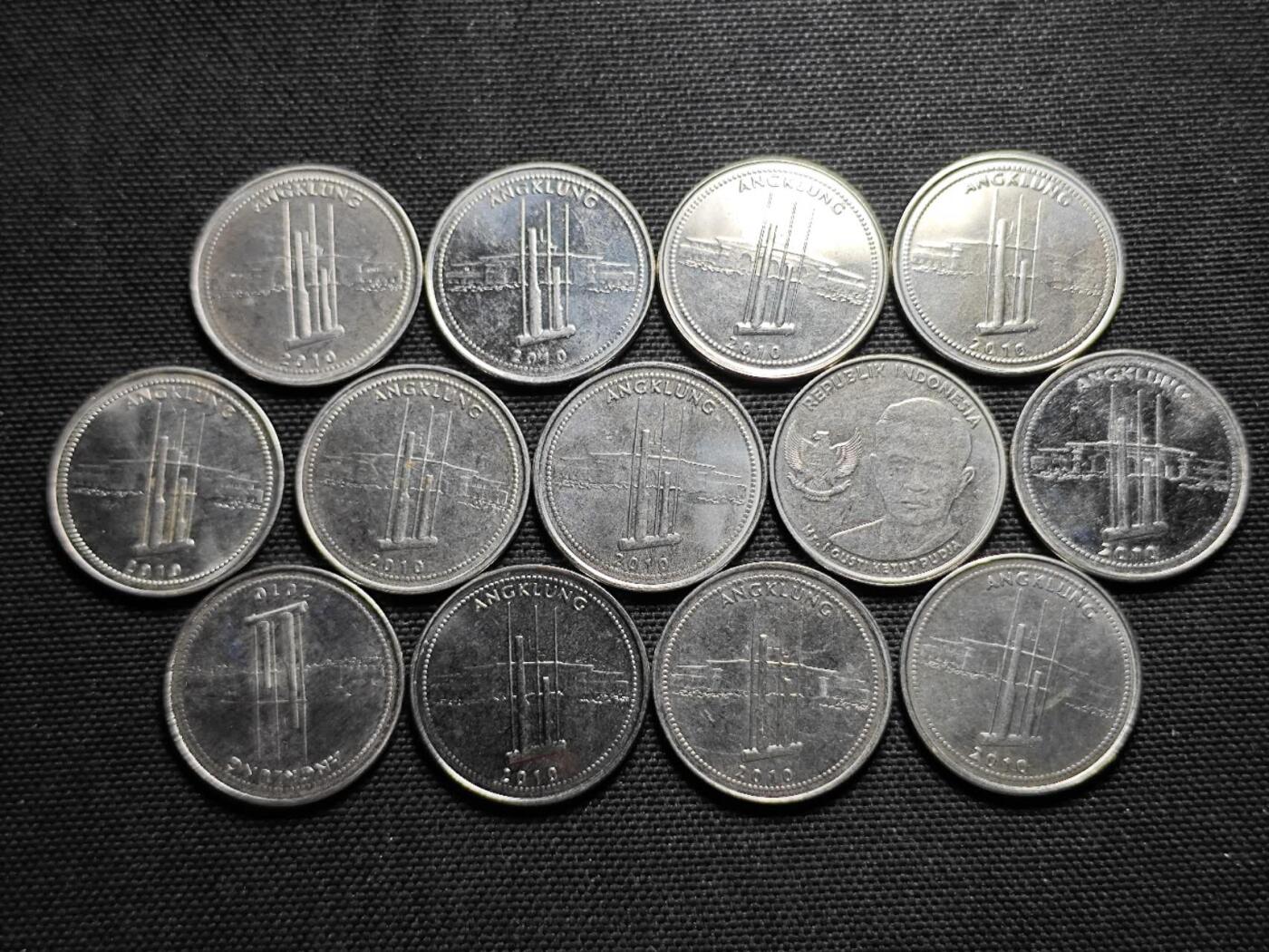 KK钱币收藏小铺  第359场  2月预留时间 周末发货  印度尼西亚1000卢比11枚