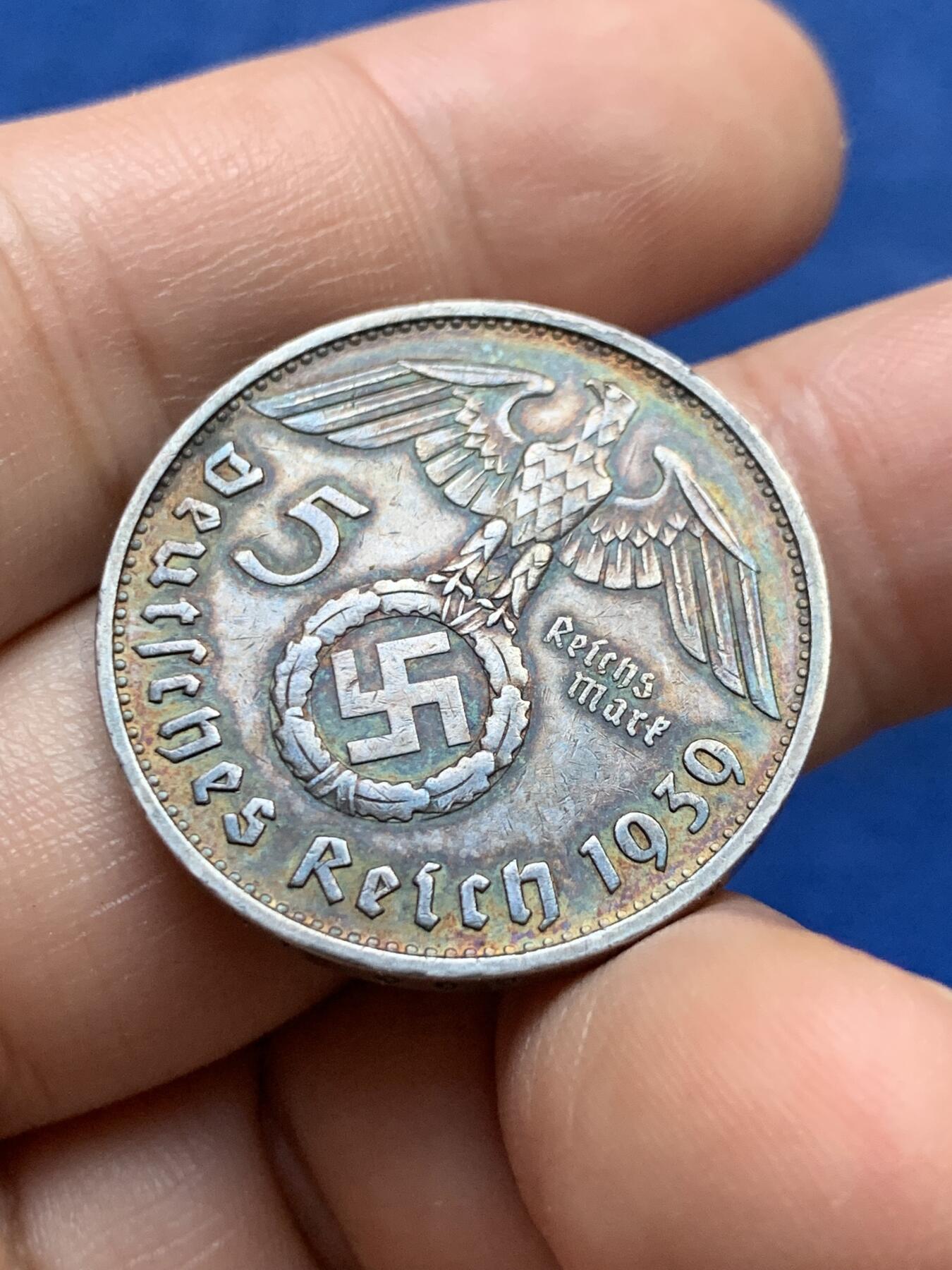 《竞宝斋》第433场 周日，周一 2场连拍 （全场包邮） 德国1939年兴登堡5马克银币，深彩包浆。
