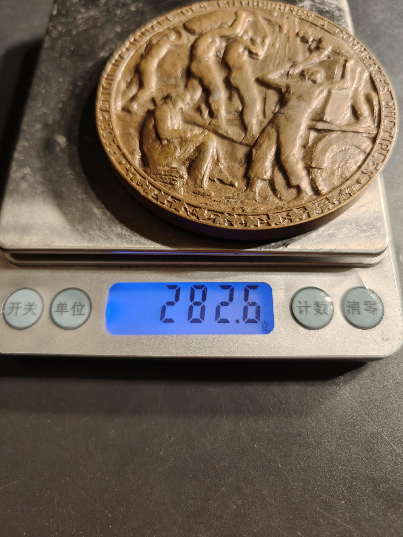 老王徽章第159期 法国全国连锁企业联合会大铜章     直径78mm.    重量282.6g