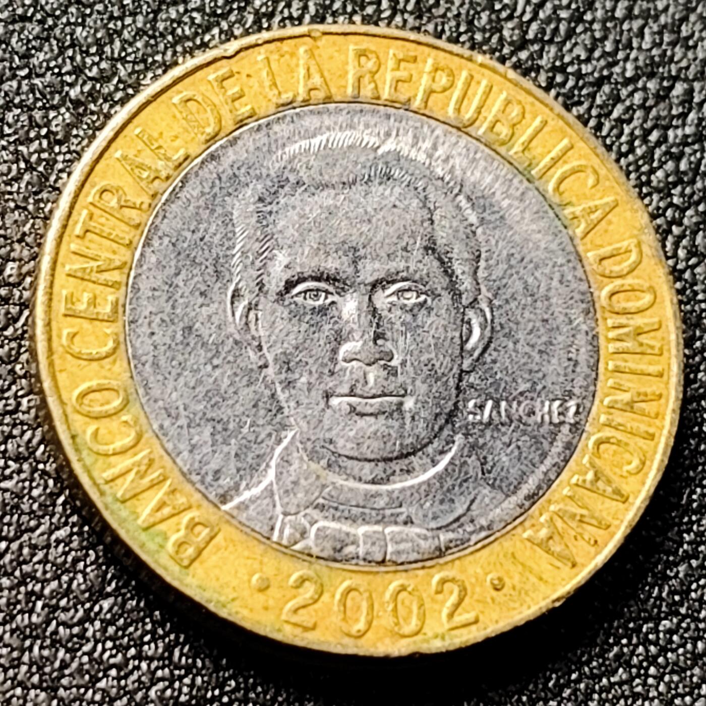 泉币菌-第118场-精品福利场 中央银行50年 1997年多米尼加5比索双色双金属纪念币 23毫米5.91g