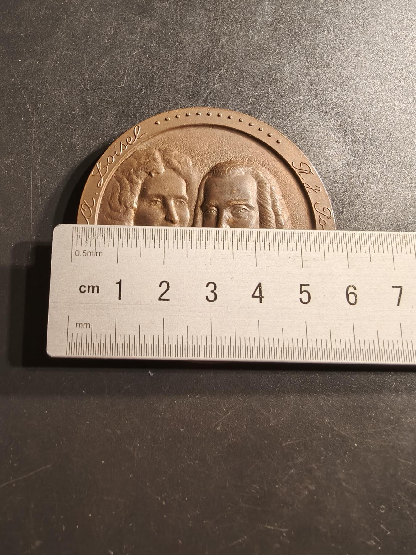 老王徽章第159期 法国储蓄银行公证人大铜章    直径58mm.   重量124.4g