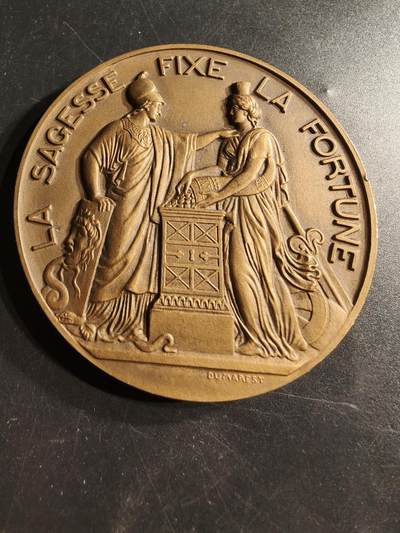 老王徽章第159期 - 法国法兰西银行150周年大铜章     背面密涅瓦与福图娜，象征智慧与财富     高浮雕     直径68mm.   重量154.1g