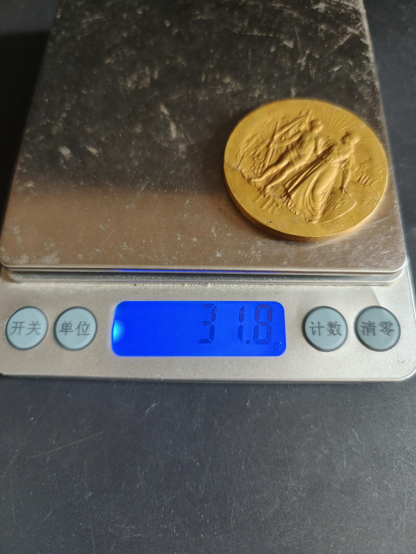 老王徽章第159期 法国国家射击协会大铜章     直径41mm.    重量31.8g