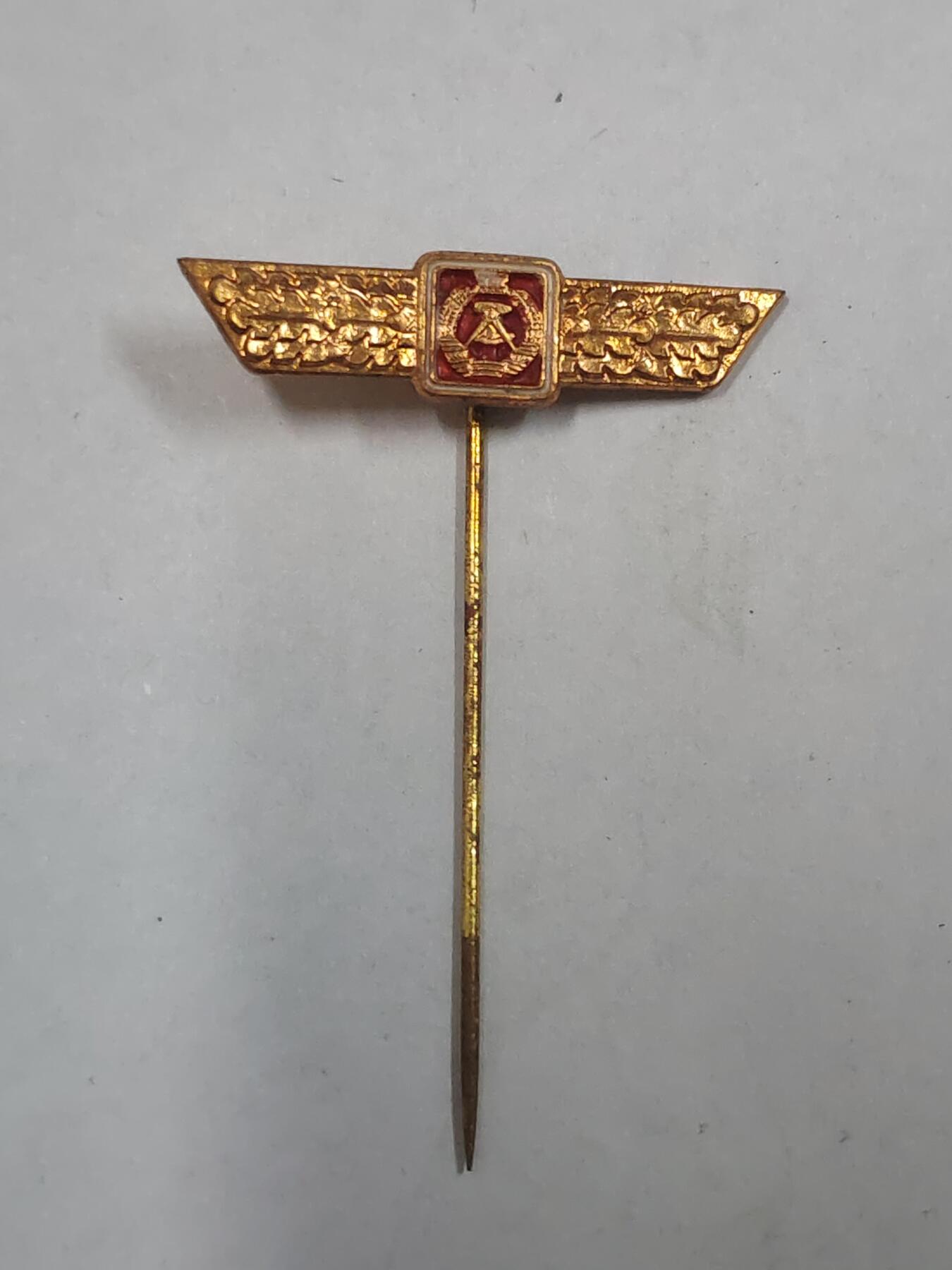 韵星假日拍卖第二十九期 -- Rimey Holidays Auction 29 民主德国63版通用二级技能章mini插针