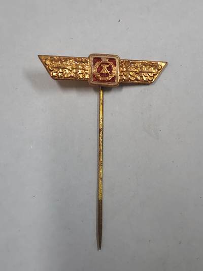 韵星假日拍卖第二十九期 -- Rimey Holidays Auction 29 - 民主德国63版通用二级技能章mini插针