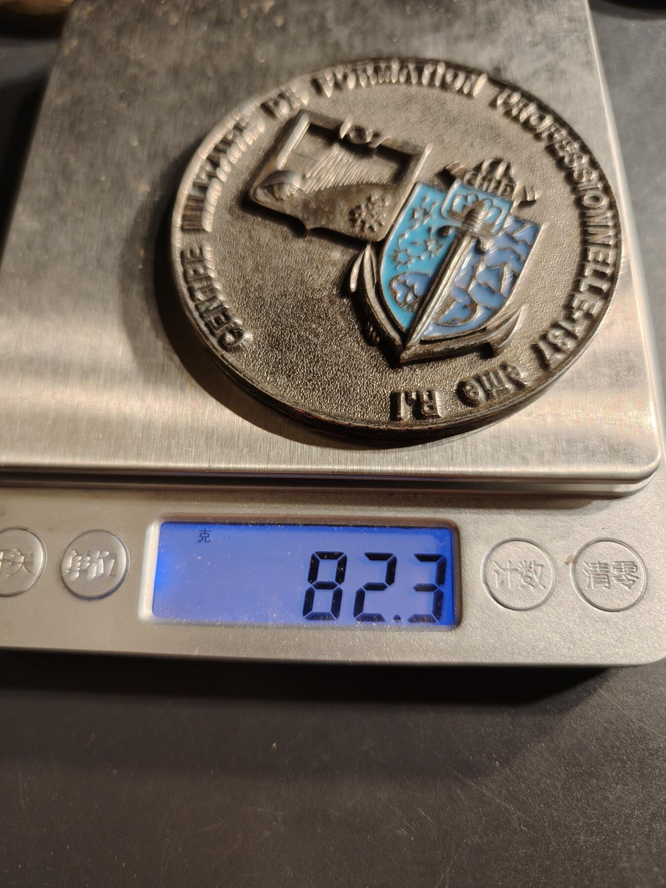 老王徽章第159期  第137步兵团职业培训中心纪念章     带珐琅    直径65mm.    重量82.3g