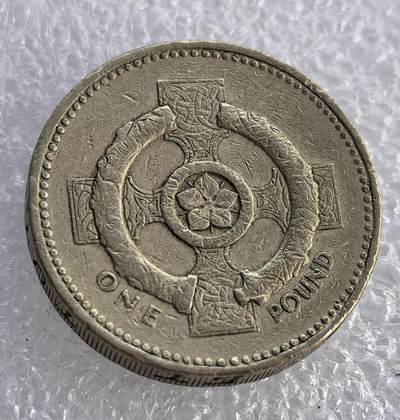外国优质纪念币银币，周六晚上九点倒数截拍，满百包邮，可寄存半年，喜欢朋友微信扫描二维码可直接参拍 - 英国凯尔特十字架1镑