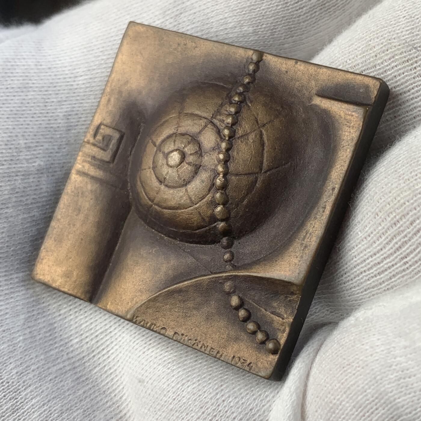 掌中浮雕-藏着的欧洲第039场 1974年诺贝尔物理学奖获得者赖尔&休伊什纪念铜章，40*40mm