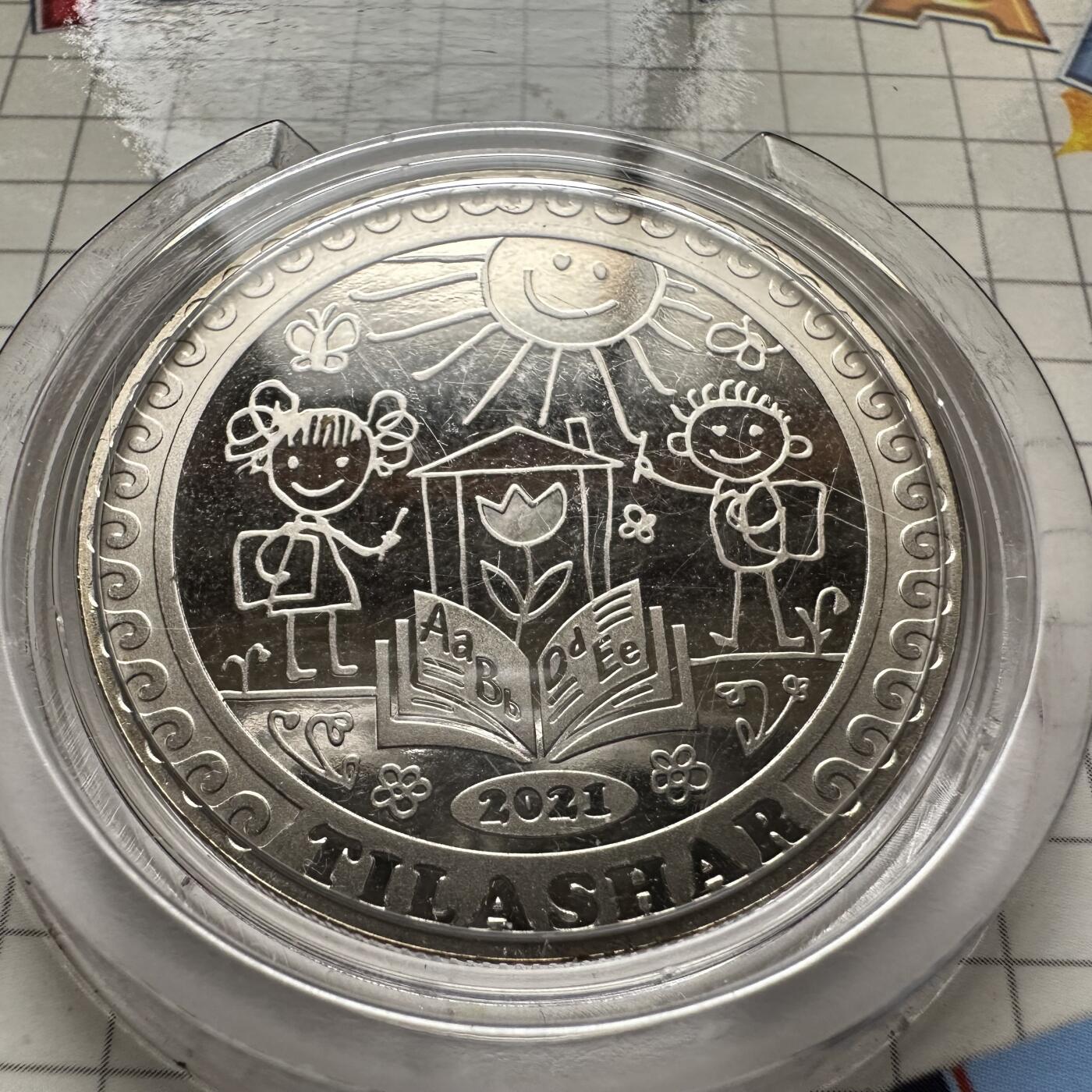 🌹外币初藏🌹🐯2025年第121场  每周二四六晚8️⃣点 哈萨克纪念币 哈萨克斯坦2021年提拉沙尔儿童启蒙仪式100坚戈纪念币 发行量3万枚 精制币 镭射工艺 太阳光下太阳和花朵呈现五彩