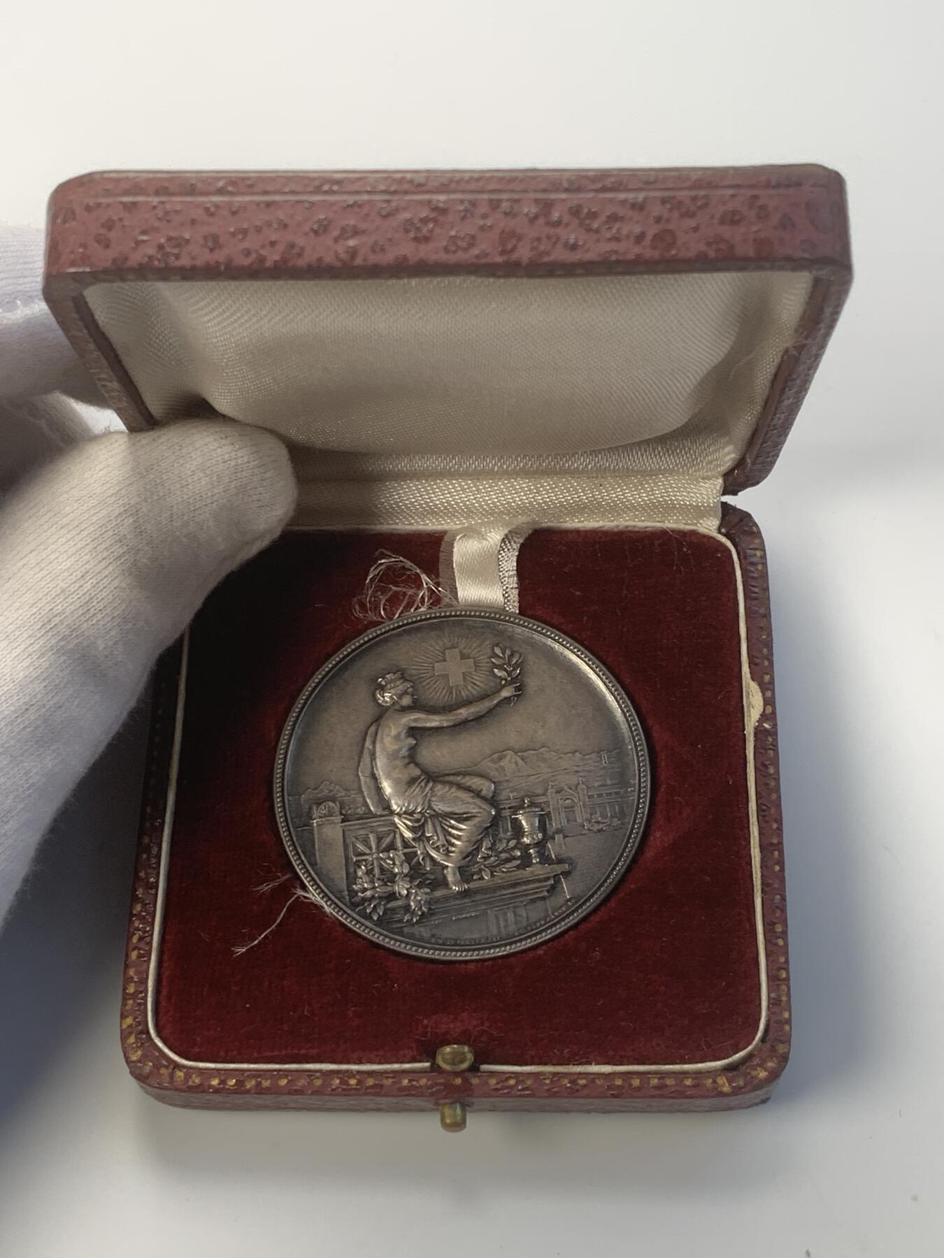 掌中浮雕-藏着的欧洲第039场 1895年温特图尔射击节银章, 45mm，39g，配有合适的盒子