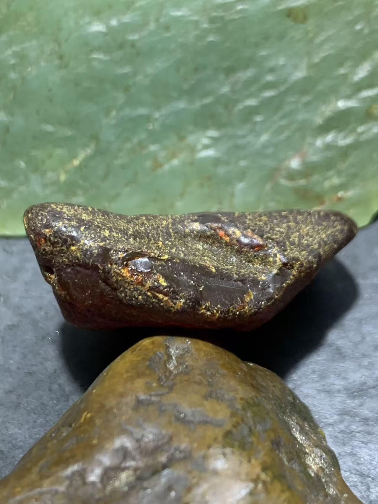 乌克兰原皮蜜蜡原石一块，