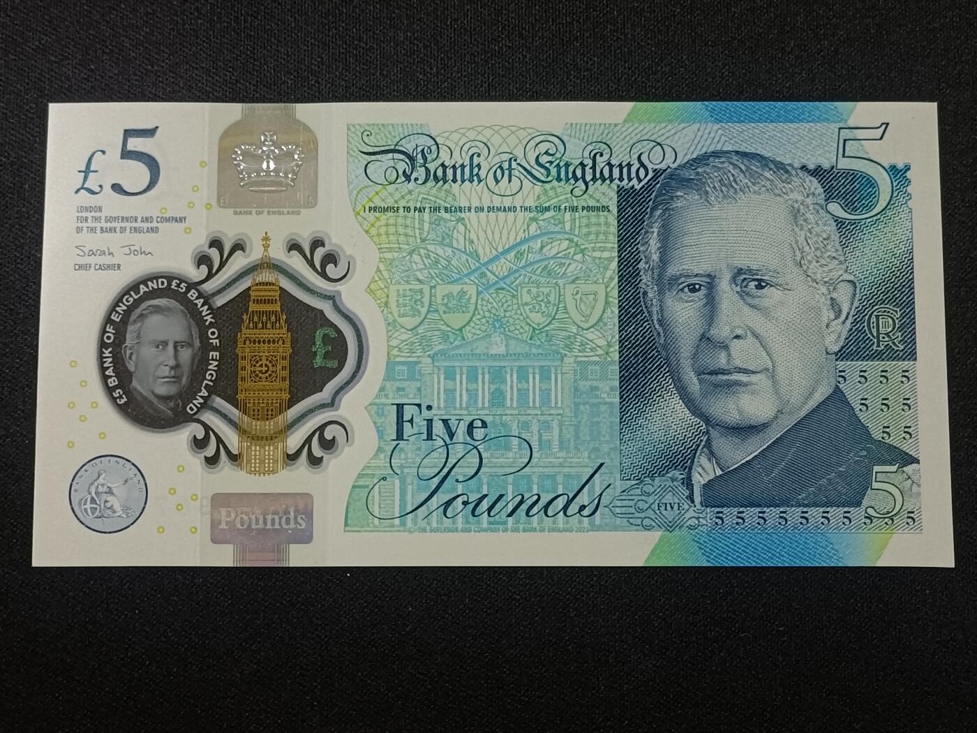 【游宝拍卖】乙巳蛇年82期  英国-5镑【查尔斯三世版 全新UNC】