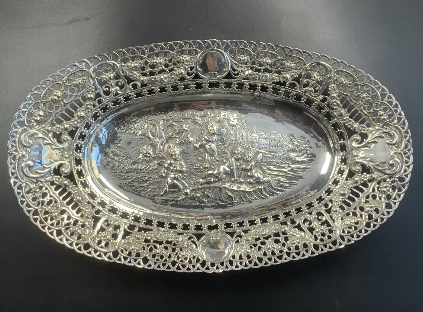 掌中浮雕-藏着的欧洲第039场 190X德国800银椭圆果篮，282mm X 170mm，207g，有银标