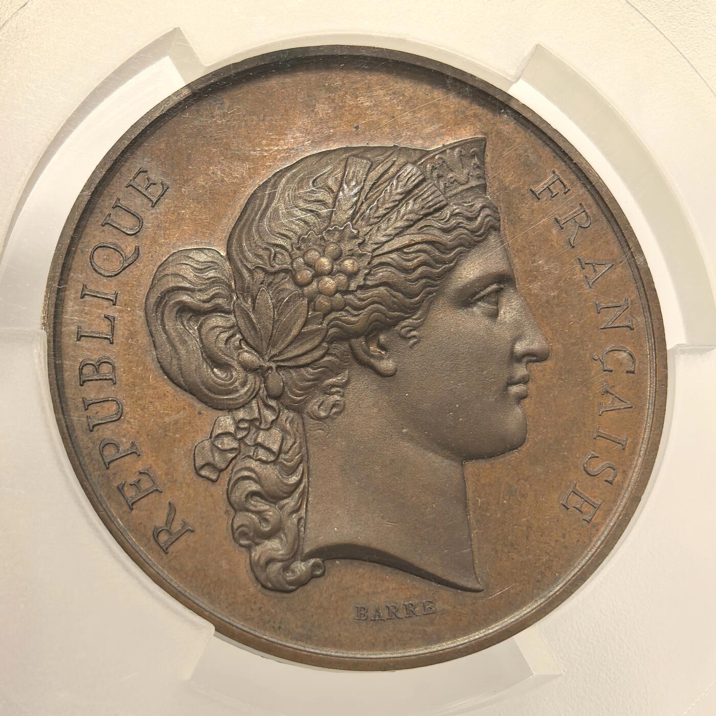 博洋堂世界钱币拍卖第144期（全场包邮） PCGS SP64 冠军分！法国1879年颁发的贸易与农业世博会纪念巨大铜章，50mm尺寸，玛丽安奴高浮雕女神款！P盒加大盒子成本就880！巨大款尺寸币章能上MS的不易！