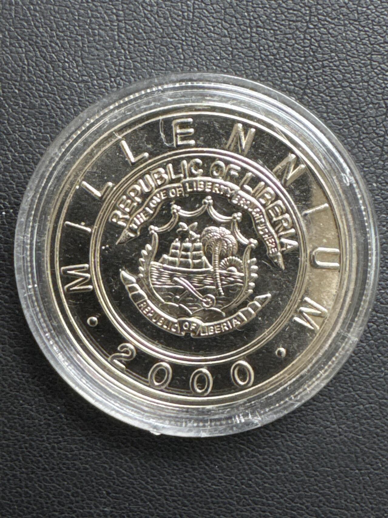 ❤️【币观天下】❤️ 第329期钱币拍卖- 2025.10.31周五晚上6点半场-长期征集拍品 利比里亚2000年生肖蛇铜镍纪念币11.18克直径31.6毫米