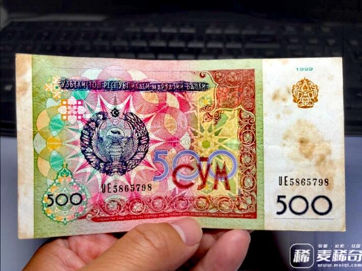 乌兹别克斯坦1994、97、99年100、200、500索姆“数三“兼狮子号靓品纸币