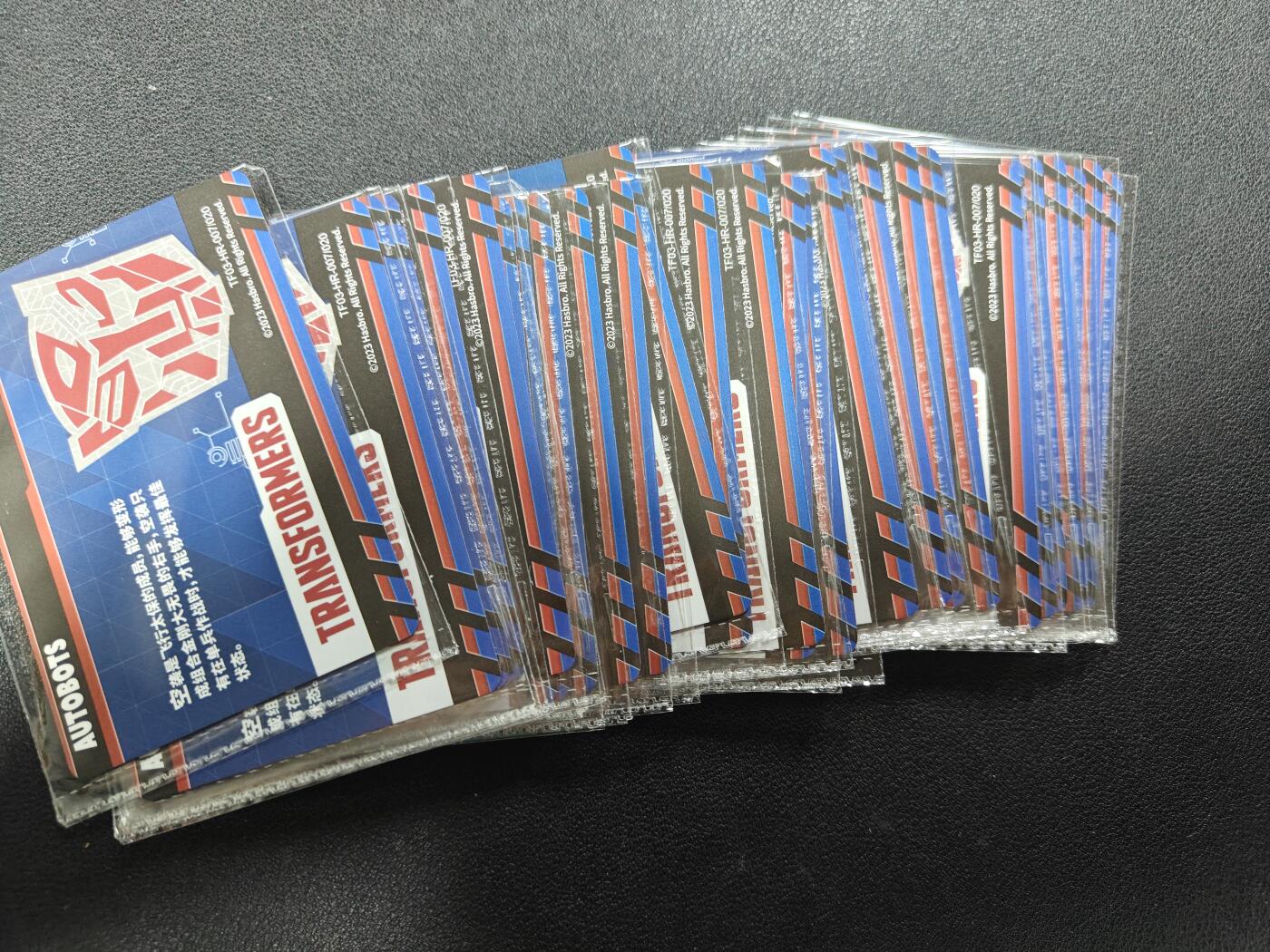 天玑星卡拍第133期《10.30周四截拍》持续收拍收评中 满赠卡需备注 卡游 变形金刚 HR 空袭 26张