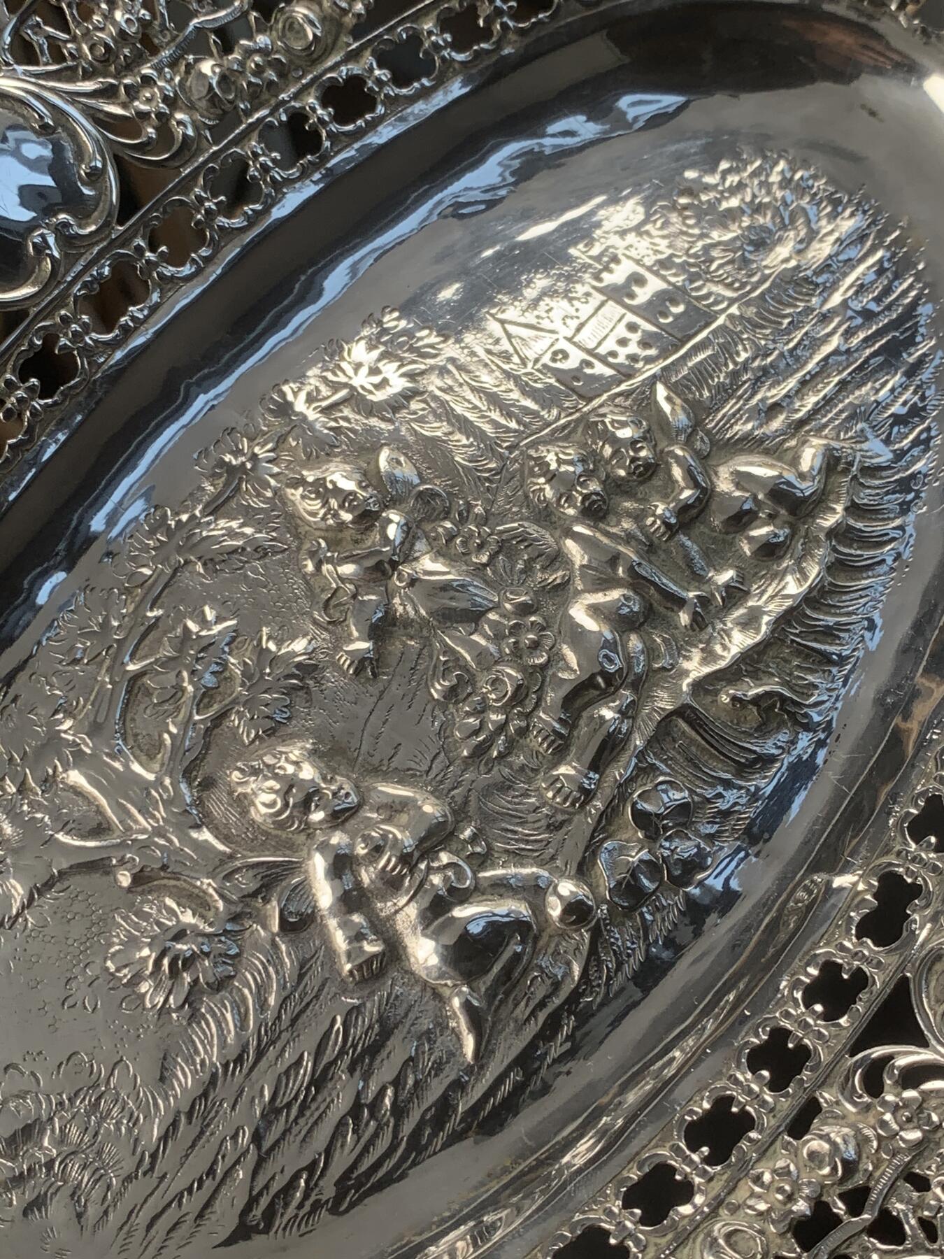 掌中浮雕-藏着的欧洲第039场 190X德国800银椭圆果篮，282mm X 170mm，207g，有银标