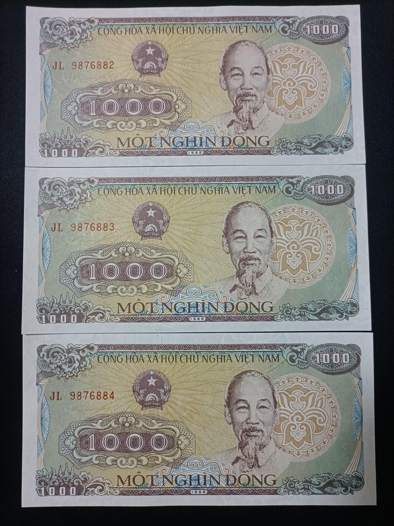 【游宝拍卖】乙巳蛇年82期  越南-1000盾【三连 1988年 UNC 】