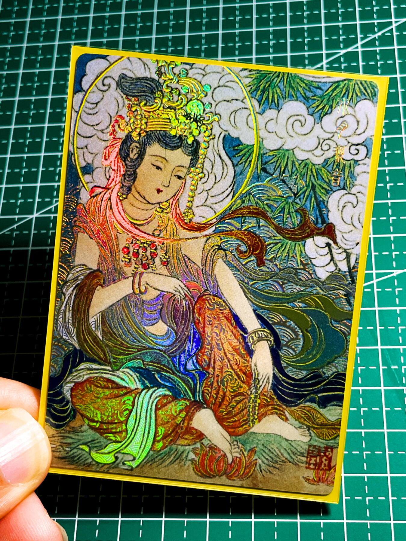 显眼宝35期 佣金1起 10月29日晚20:30截拍   水月观音 一睹真相 万缘皆空 yyds！ 浮雕彩闪 一枚 63*88