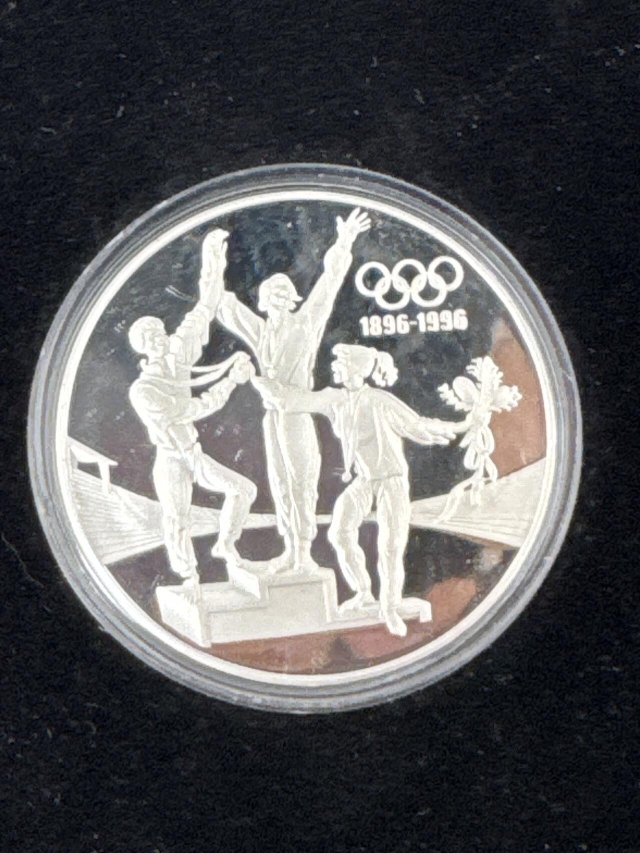 ❤️【币观天下】❤️ 第329期钱币拍卖- 2025.10.31周五晚上6点半场-长期征集拍品 2*1盎司盒证齐全澳大利亚1993年奥运百年-参与、友谊、公平竞争精制纪念银币2枚套925银33.63克+33.63克，直径40毫米