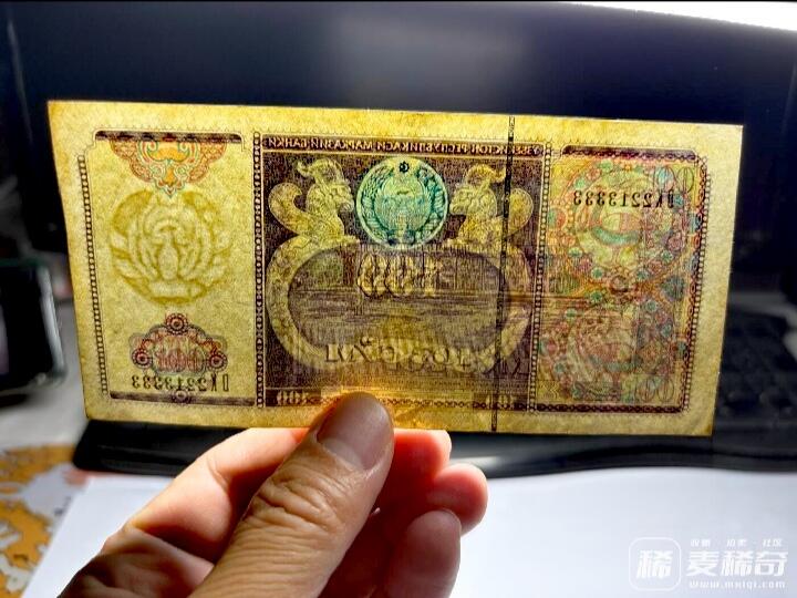 乌兹别克斯坦1994、97、99年100、200、500索姆“数三“兼狮子号靓品纸币