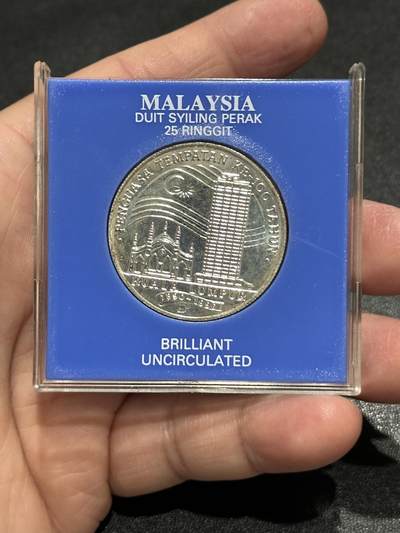 《外钞收藏家》第五百八十期（精选场）（本平台长期征集拍品、欢迎藏友们联系合作） - "马来西亚1990年25林吉特精制银币（吉隆坡百年纪念） 42mm 21.9g 925银"