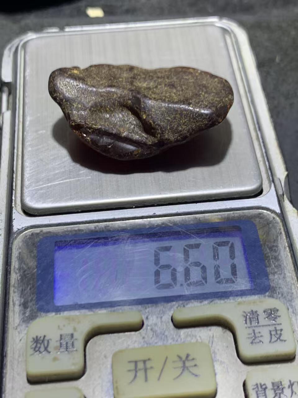 乌克兰原皮蜜蜡原石一块，