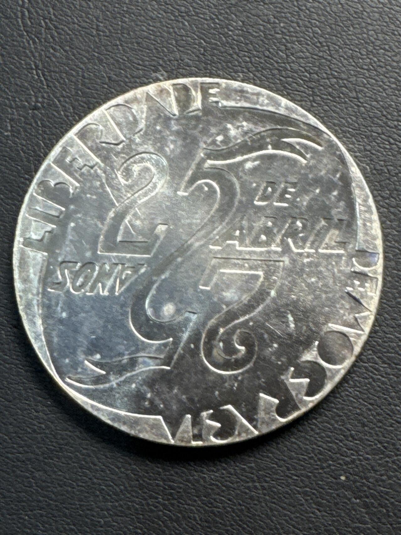 ❤️【币观天下】❤️ 第329期钱币拍卖- 2025.10.31周五晚上6点半场-长期征集拍品 葡萄牙1999年 康乃馨革命25周年纪念100 0埃斯库多克朗型大直径普制纪念银币