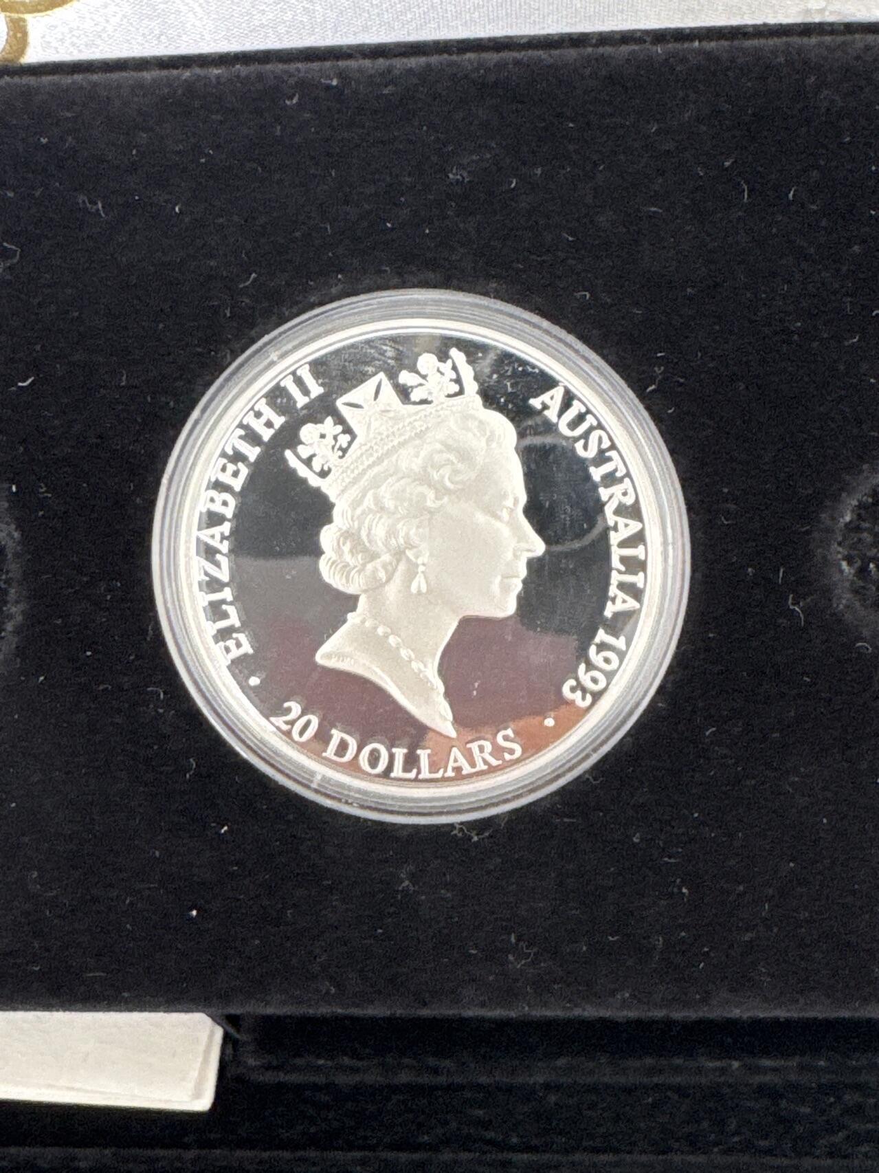 ❤️【币观天下】❤️ 第329期钱币拍卖- 2025.10.31周五晚上6点半场-长期征集拍品 2*1盎司盒证齐全澳大利亚1993年奥运百年-参与、友谊、公平竞争精制纪念银币2枚套925银33.63克+33.63克，直径40毫米