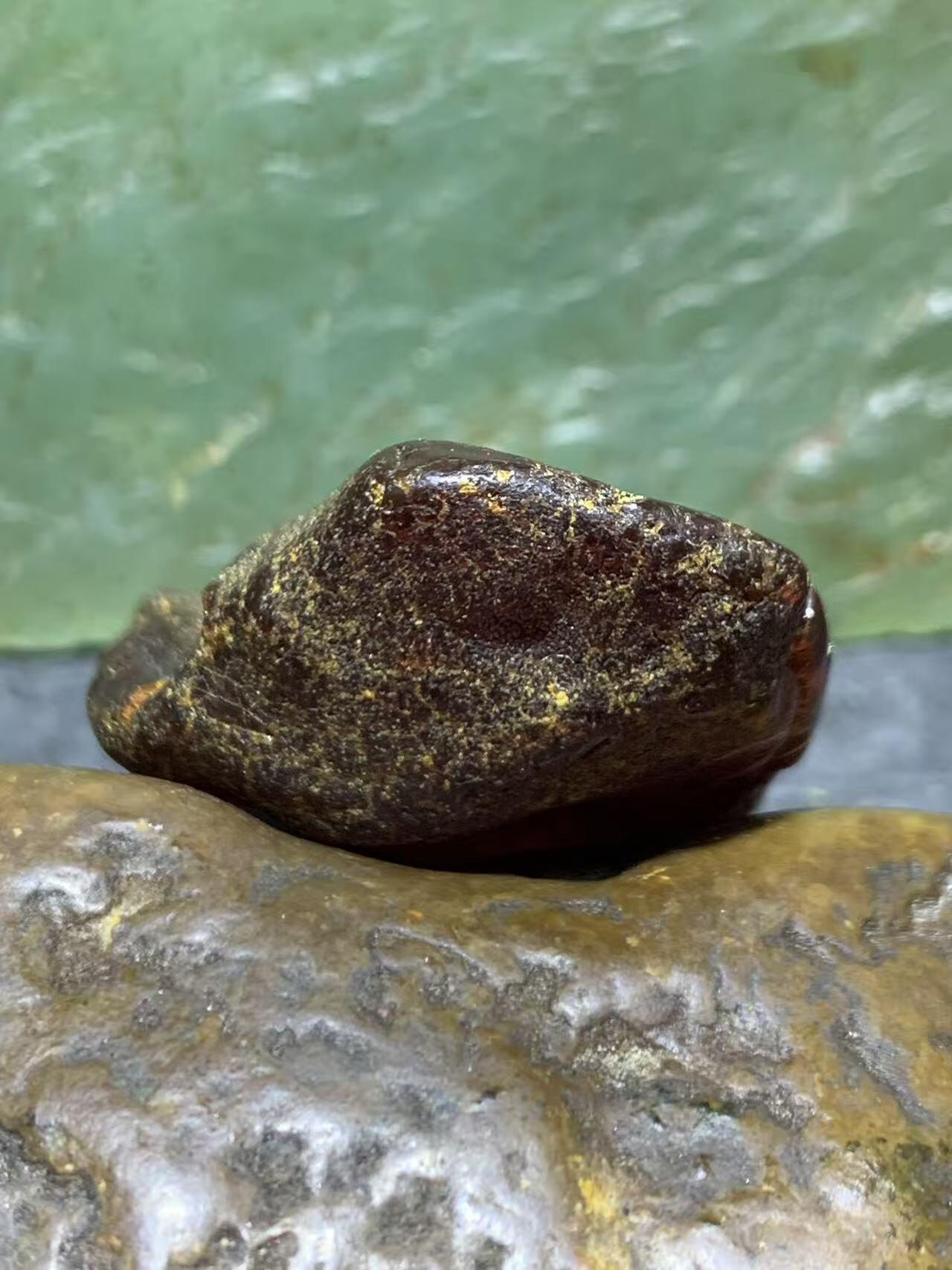 乌克兰原皮蜜蜡原石一块，