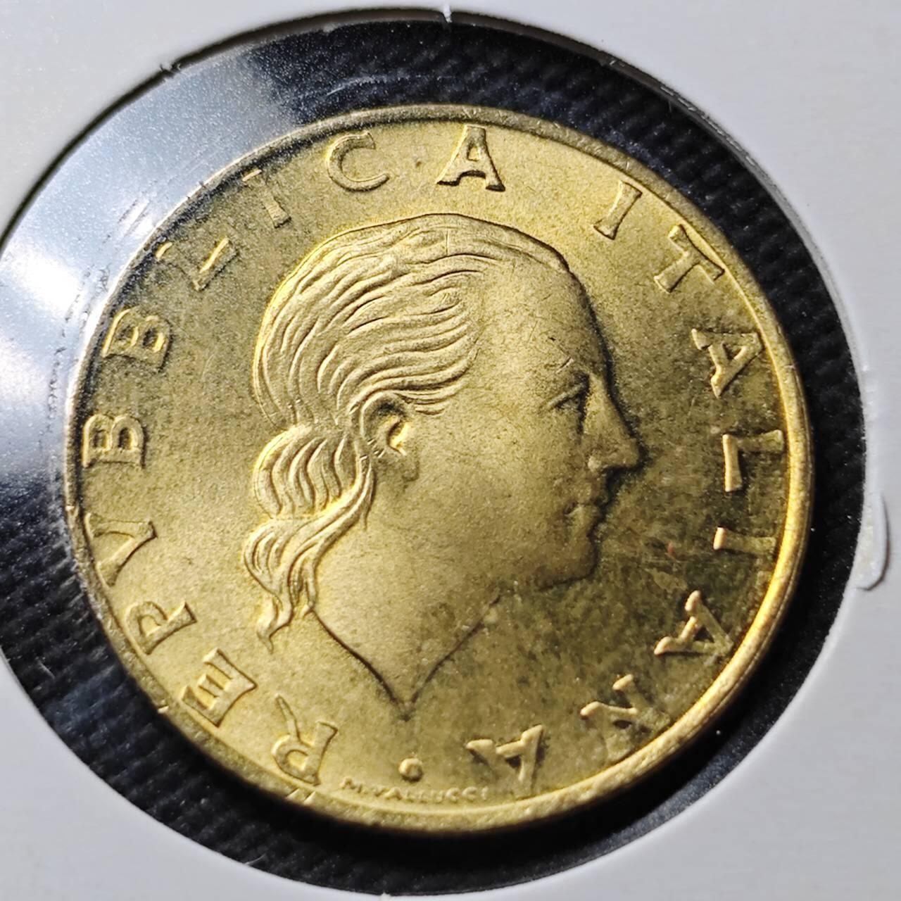 KK钱币收藏小铺  第360场  2月预留时间 周末发货  1988意大利200里拉铜币 好品