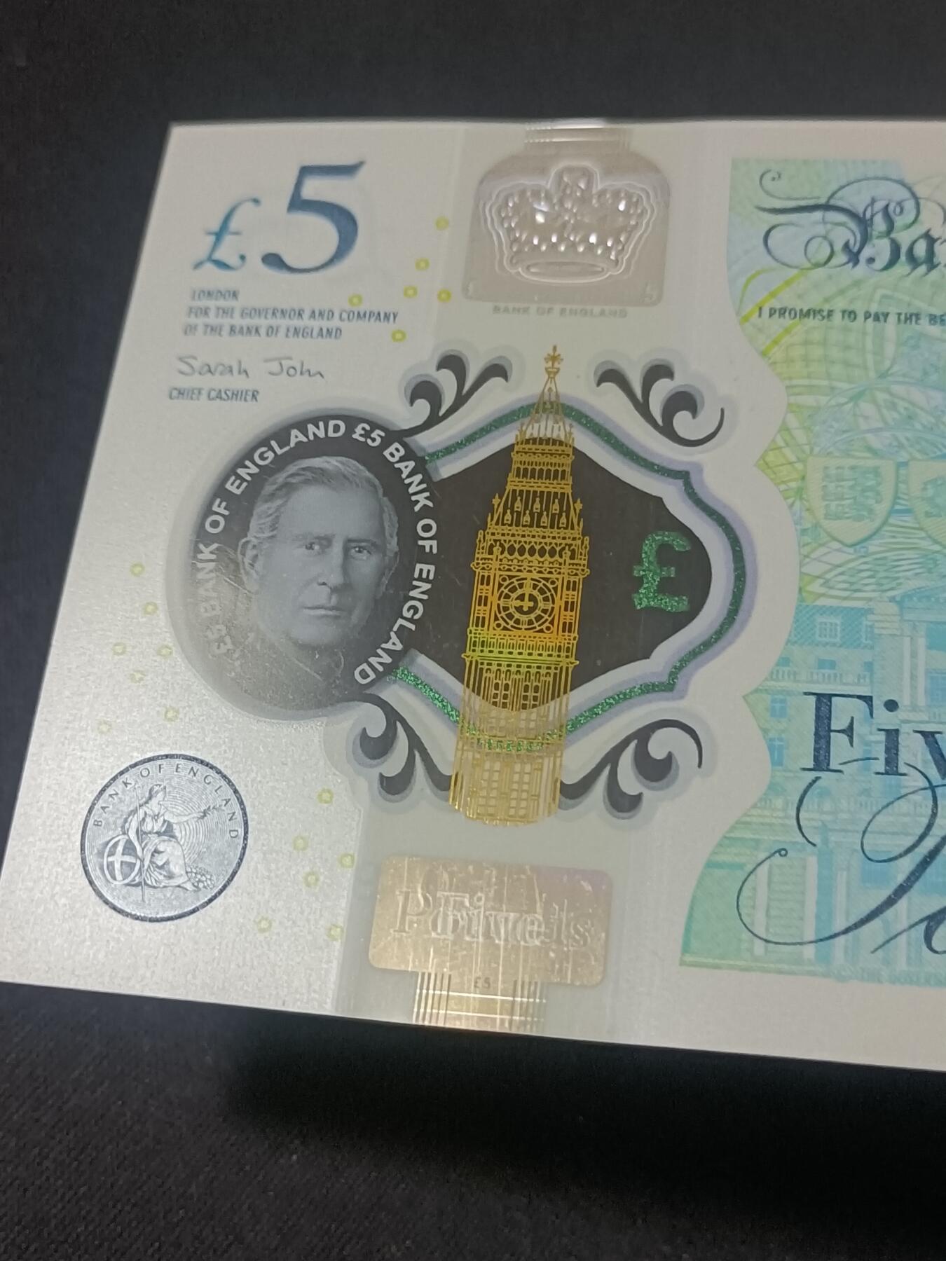 【游宝拍卖】乙巳蛇年82期  英国-5镑【查尔斯三世版 全新UNC】