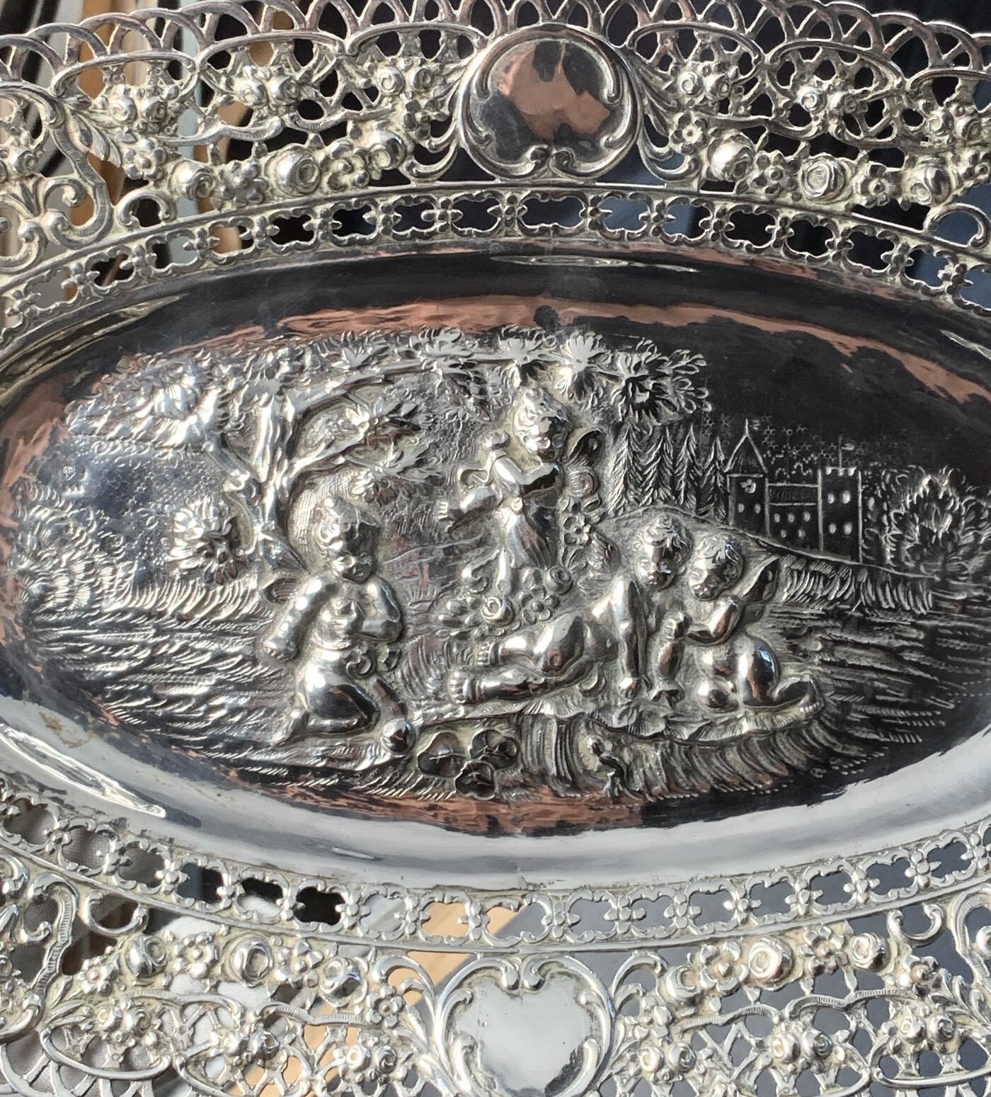 掌中浮雕-藏着的欧洲第039场 190X德国800银椭圆果篮，282mm X 170mm，207g，有银标