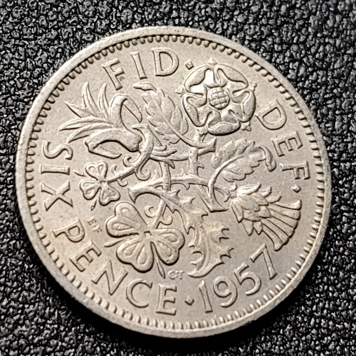 泉币菌-第119场-精品福利场 1957年 幸运6便士玫瑰四叶草 英国女王 19.3毫米2.8克 