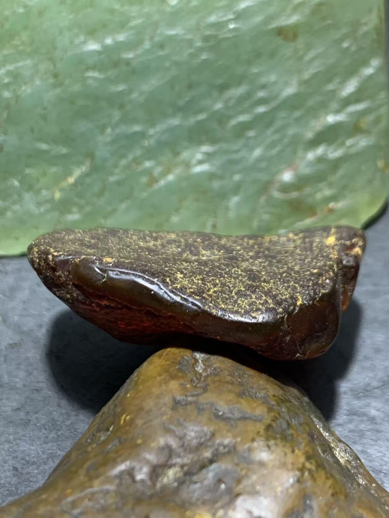 乌克兰原皮蜜蜡原石一块，