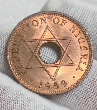 外国优质纪念币银币，周六晚上九点倒数截拍，满百包邮，可寄存半年，喜欢朋友微信扫描二维码可直接参拍 少见原光尼加拉瓜1959年中孔大便士