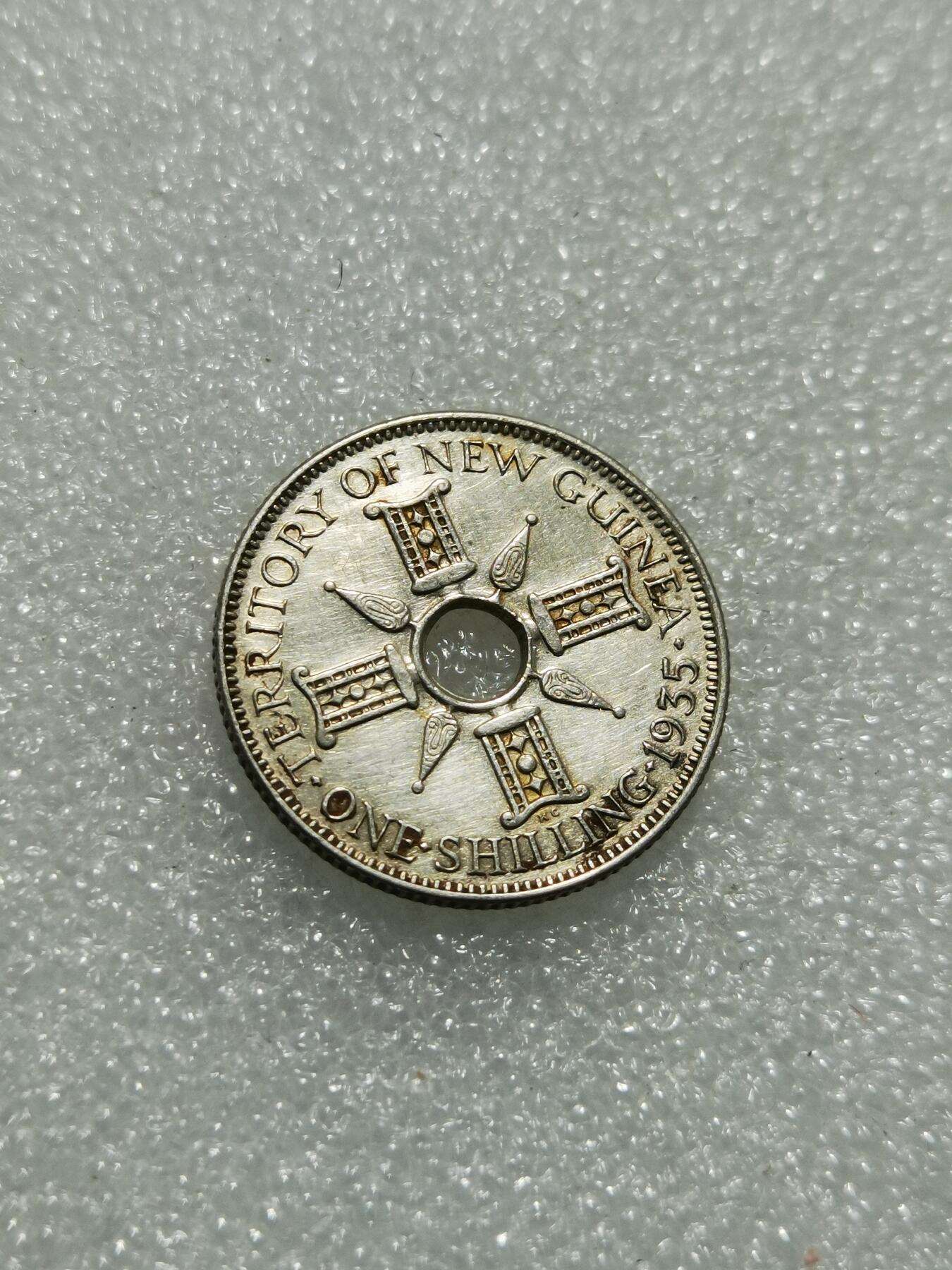 天下钱庄专场欢迎参拍 新几内亚中孔