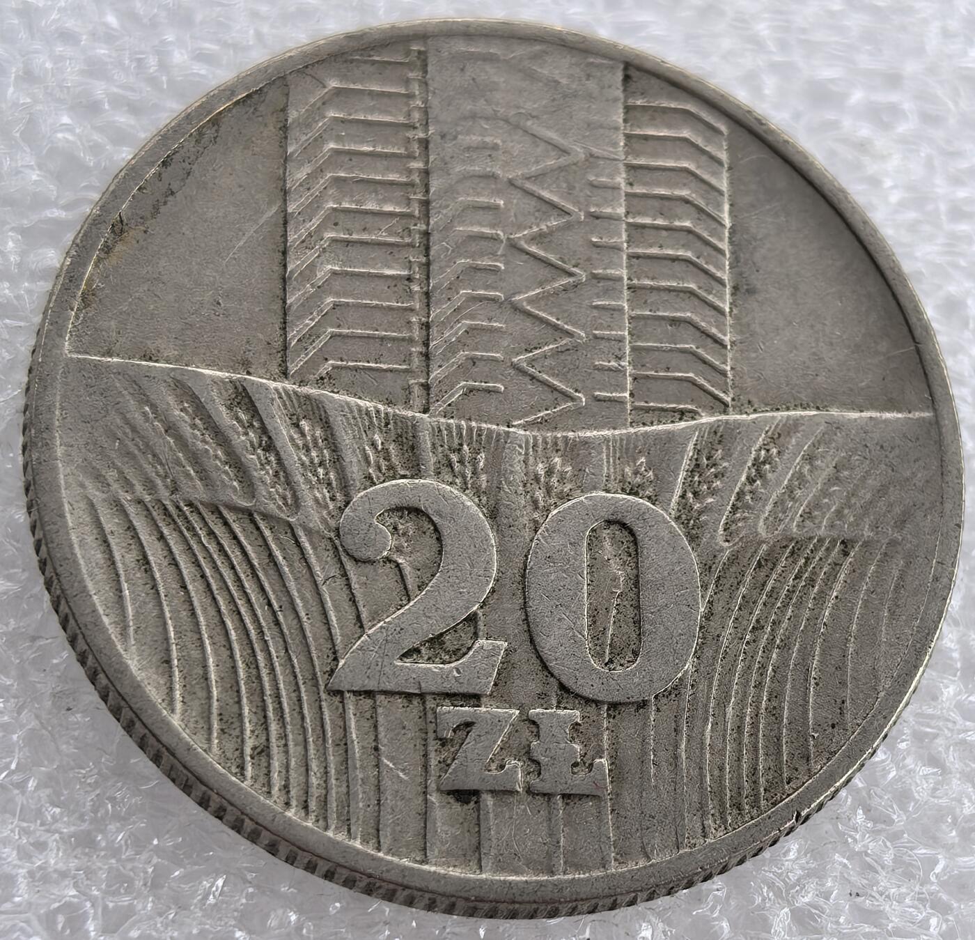 外国优质纪念币银币，周六晚上九点倒数截拍，满百包邮，可寄存半年，喜欢朋友微信扫描二维码可直接参拍