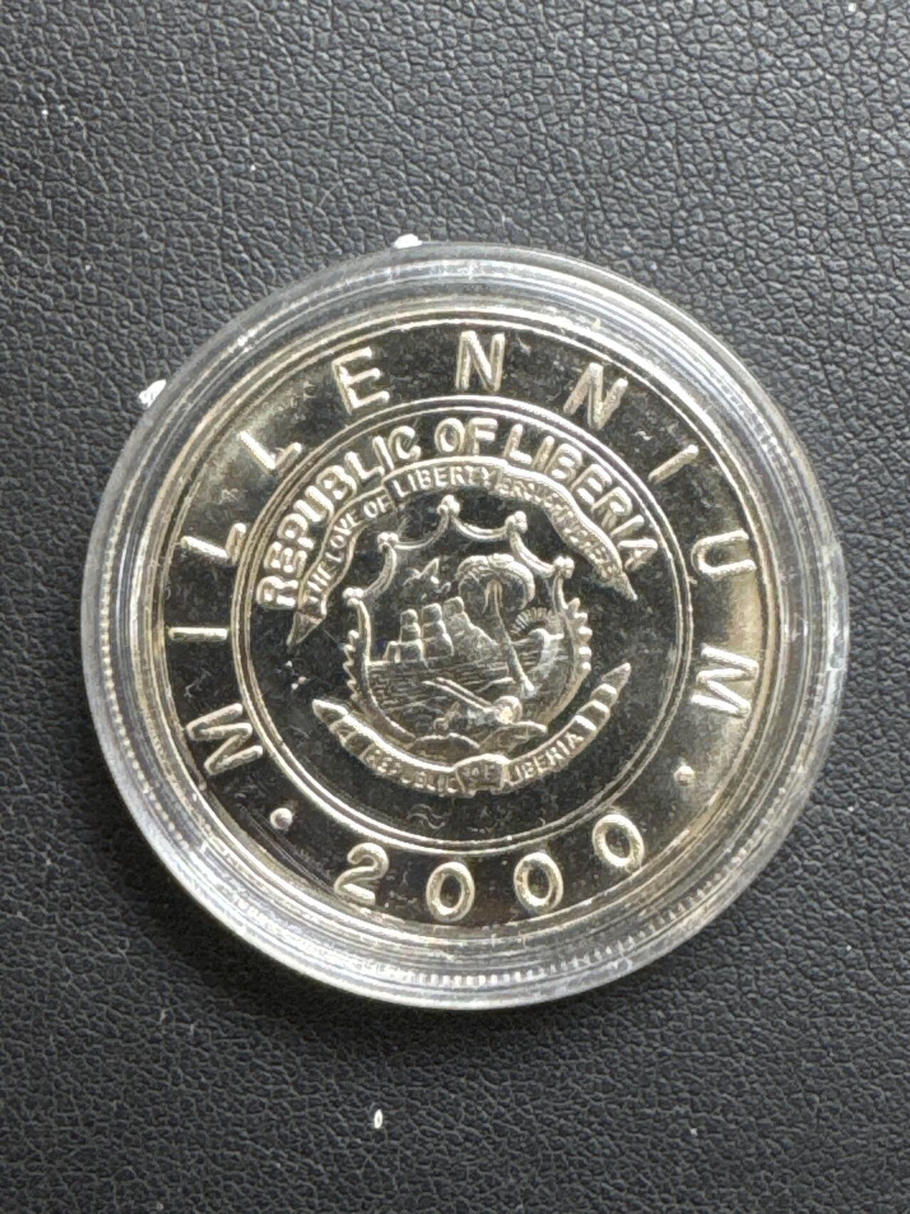 ❤️【币观天下】❤️ 第329期钱币拍卖- 2025.10.31周五晚上6点半场-长期征集拍品 利比里亚2000年生肖马铜镍纪念币11.18克直径31.6毫米