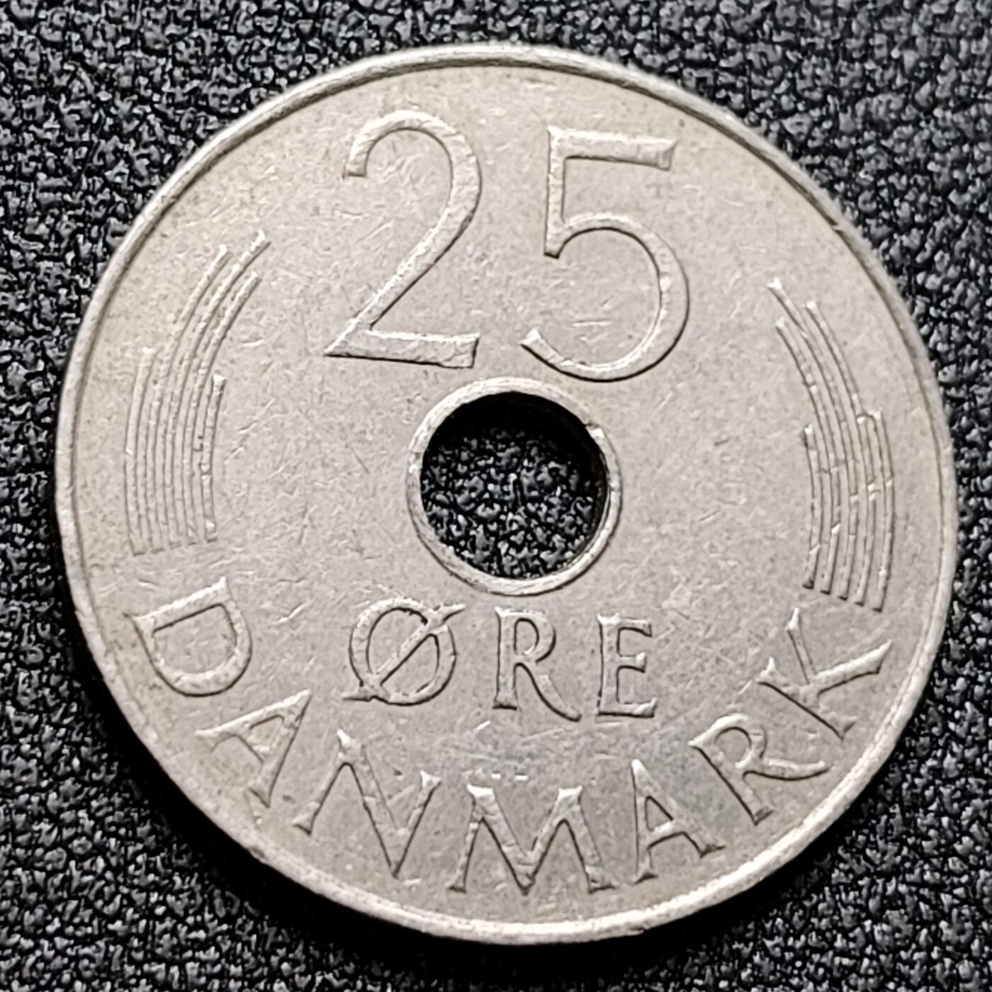 泉币菌-第119场-精品福利场 丹麦1973年25欧尔中孔镍币 玛格丽特二世花押 