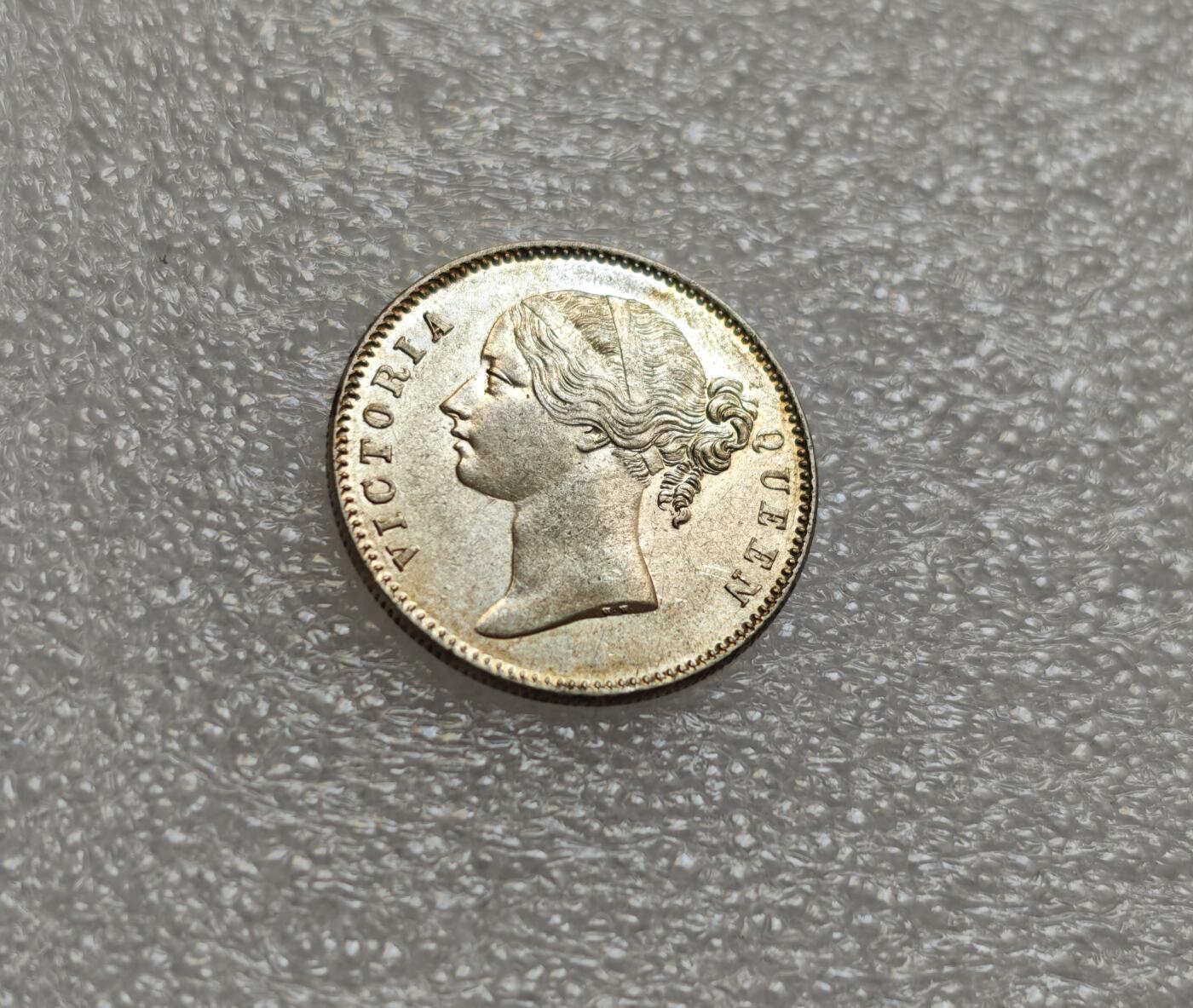 瓶子🏺第214期拍卖会  英属印度1840年维多利亚年轻头像双辫1卢比银币